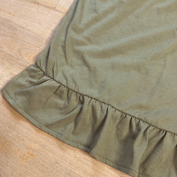 🌺 OLD NAVY Ruffle Hem Olive Green Tank Top - Picture 2 of 6